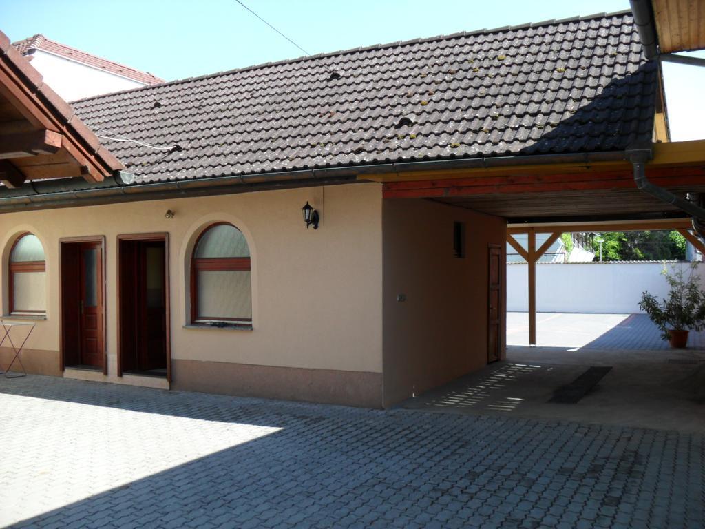 Oazis Apartman Гаркань Екстер'єр фото